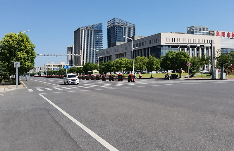 安徽阜陽-道路中央護(hù)欄花箱